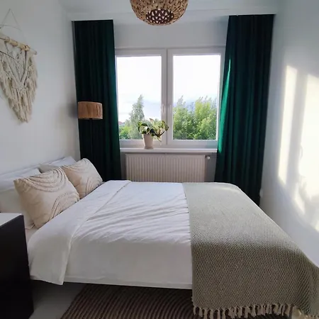 Apartament Urokliwy Azyl W Mieście: Komfort I Spokój, Projektor I Hi-fi, 6 Minut Kolejką Do Centrum. Poznań