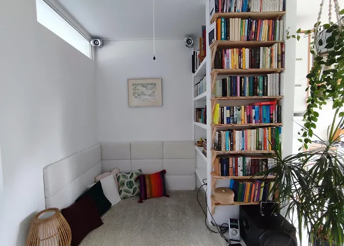 Urokliwy Azyl W Mieście: Komfort I Spokój, Projektor I Hi-fi, 6 Minut Kolejką Do Centrum. Apartament Poznań