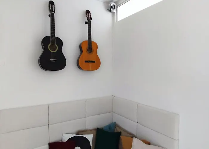 Urokliwy Azyl W Mieście: Komfort I Spokój, Projektor I Hi-fi, 6 Minut Kolejką Do Centrum.