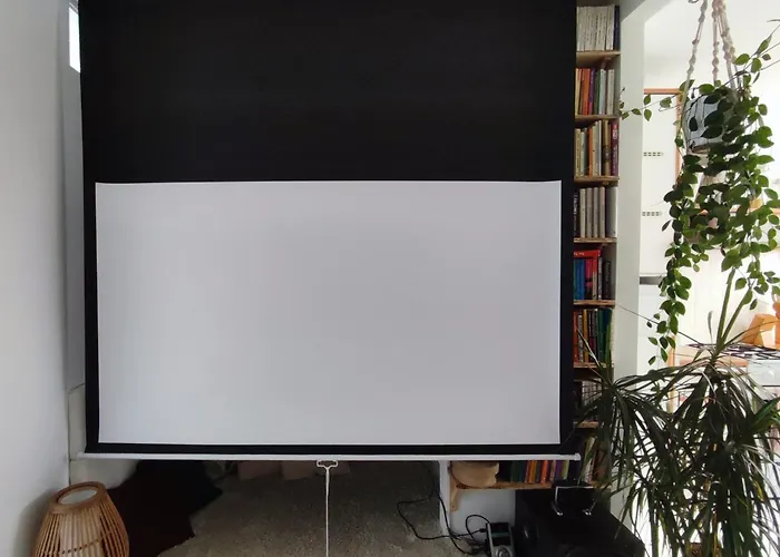 Apartament Urokliwy Azyl W Mieście: Komfort I Spokój, Projektor I Hi-fi, 6 Minut Kolejką Do Centrum.