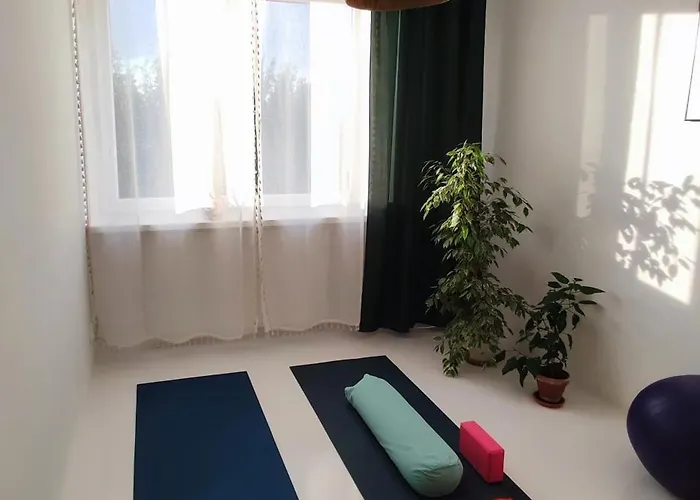 Urokliwy Azyl W Mieście: Komfort I Spokój, Projektor I Hi-fi, 6 Minut Kolejką Do Centrum.