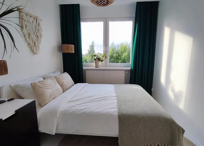 Apartament Urokliwy Azyl W Mieście: Komfort I Spokój, Projektor I Hi-fi, 6 Minut Kolejką Do Centrum. Poznań