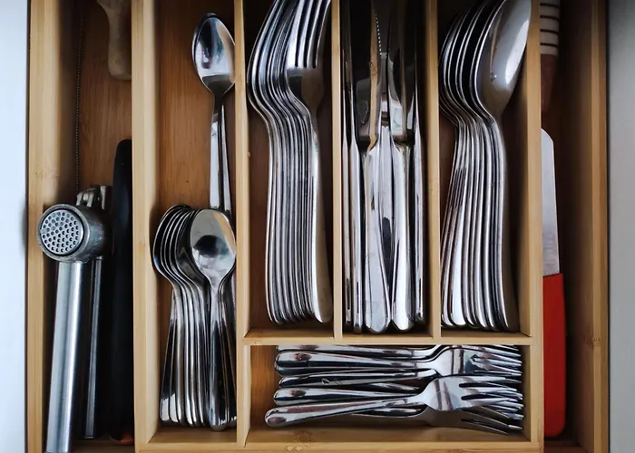 Urokliwy Azyl W Mieście: Komfort I Spokój, Projektor I Hi-fi, 6 Minut Kolejką Do Centrum. * Poznań