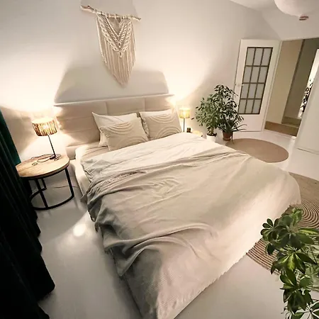 Urokliwy Azyl W Miescie: Komfort I Spokoj, Projektor I Hi-fi, 6 Minut Kolejka Do Centrum. * Poznaň