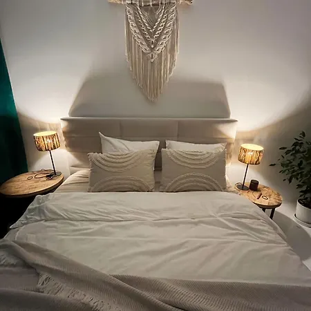 Urokliwy Azyl W Miescie: Komfort I Spokoj, Projektor I Hi-fi, 6 Minut Kolejka Do Centrum. Apartmán *
