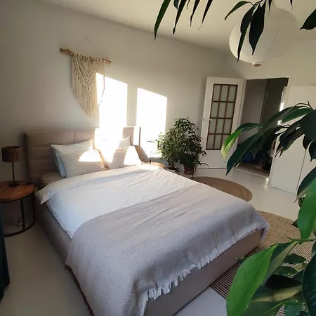 Apartmán Urokliwy Azyl W Miescie: Komfort I Spokoj, Projektor I Hi-fi, 6 Minut Kolejka Do Centrum.