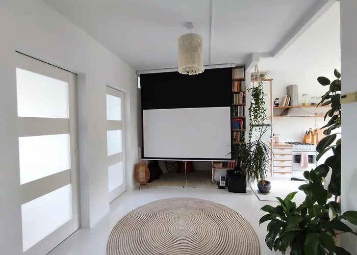 Urokliwy Azyl W Miescie: Komfort I Spokoj, Projektor I Hi-fi, 6 Minut Kolejka Do Centrum. Poznan