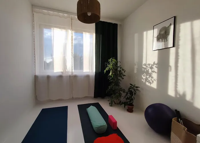 Urokliwy Azyl W Miescie: Komfort I Spokoj, Projektor I Hi-fi, 6 Minut Kolejka Do Centrum. Poznan